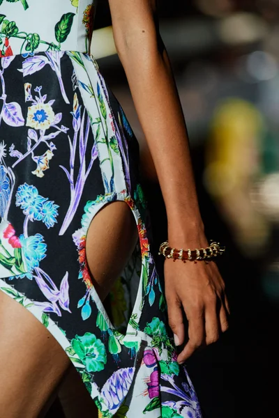 Look 80